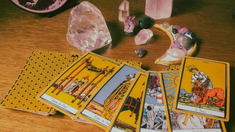Tarot Reading Explained: How Tarot Cards Can Offer Clarity and Guidance untitled design (41)